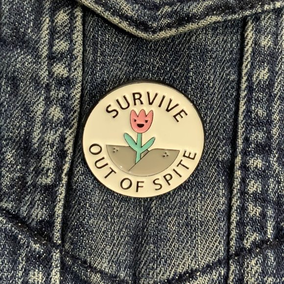 Survive out of‎ Spite Large Enameled Round Pin Brooch White New! - Picture 2 of 4